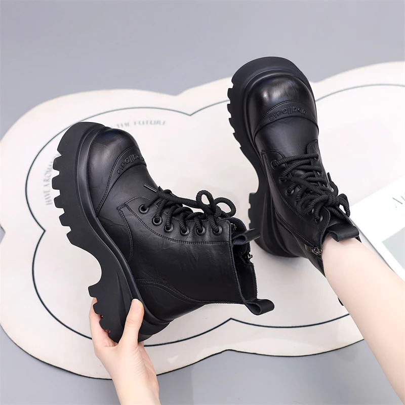 英伦风厚底瘦瘦短靴女2025秋冬新款增高显脚小软底轻便休闲马丁靴