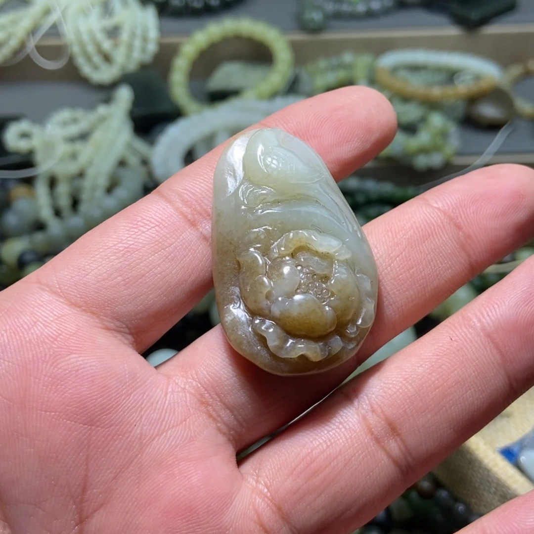 颈饰未镶嵌和田玉(糖玉)