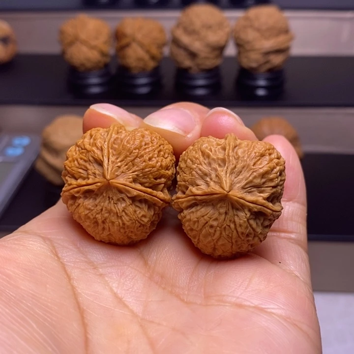 文玩核桃把件密石三楞46