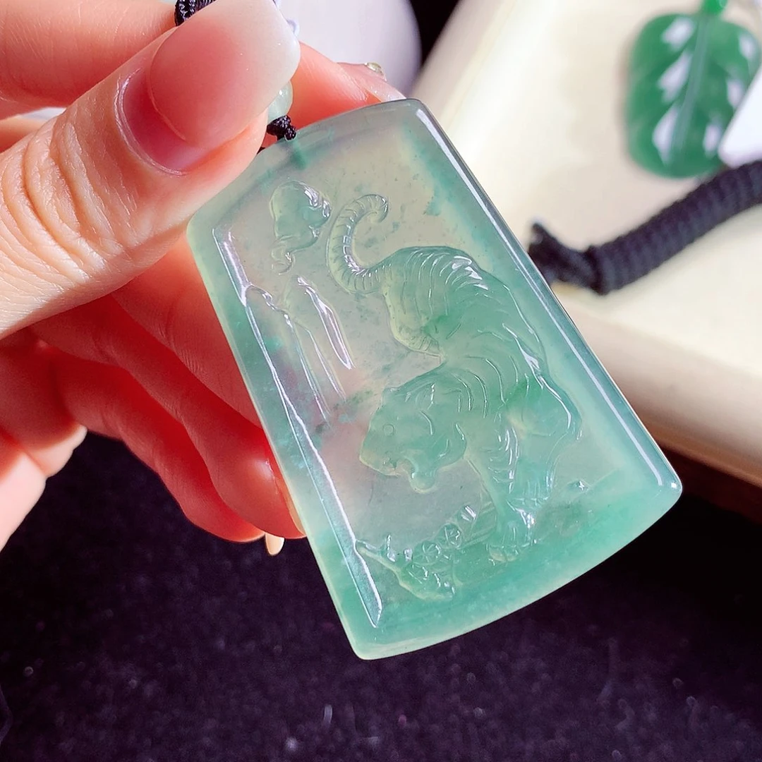 颈饰未镶嵌翡翠天然