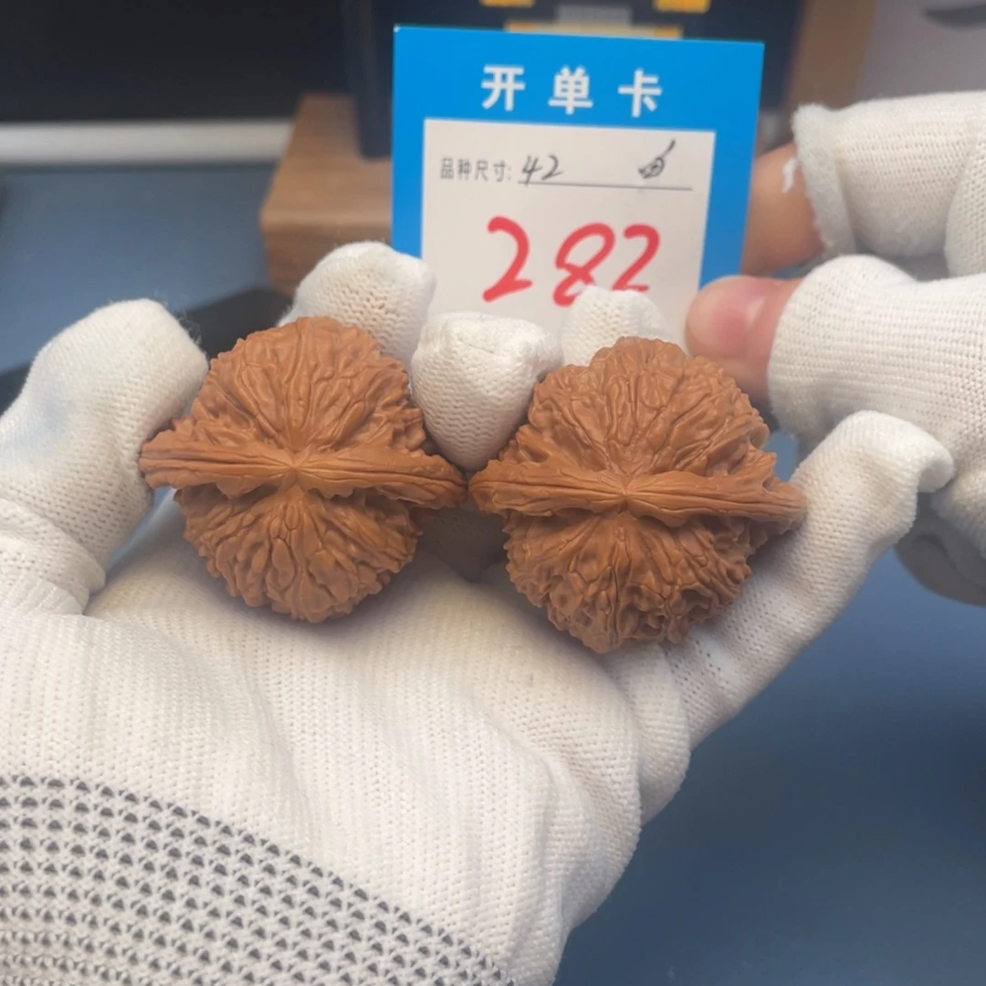 核桃文玩核桃白狮子