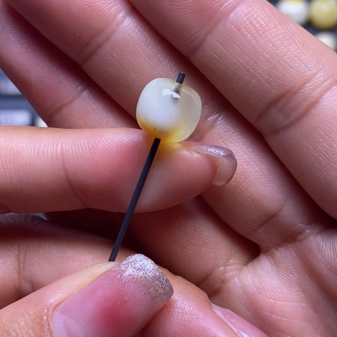 蜜蜡未镶嵌珠宝奇石金白荧光妖花老10.2*9.2mm（微瑕）