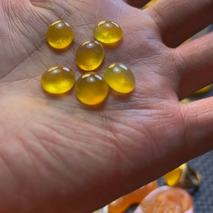 未镶嵌旦面石英质玉