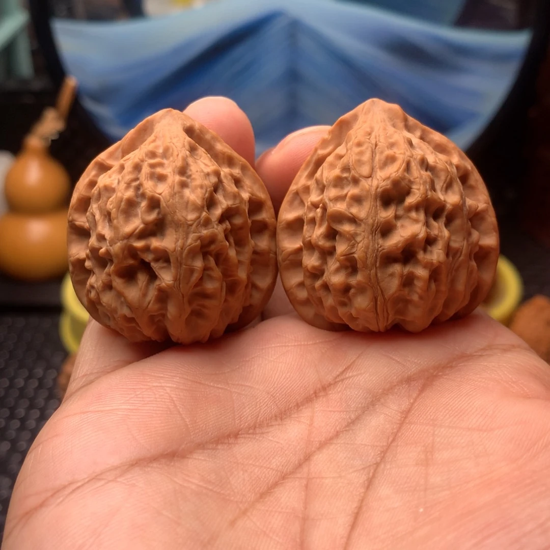 文玩核桃吊坠37金牛10号