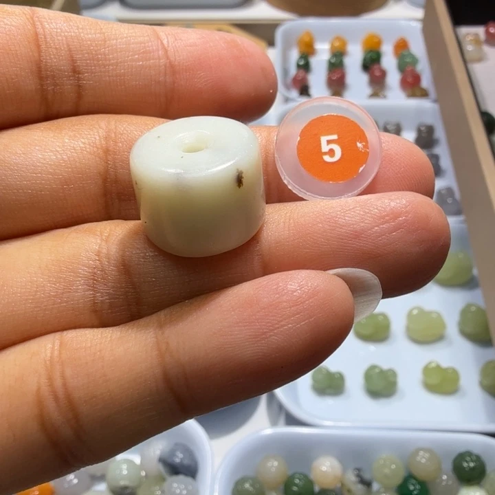 未镶嵌和田玉珠宝半成品