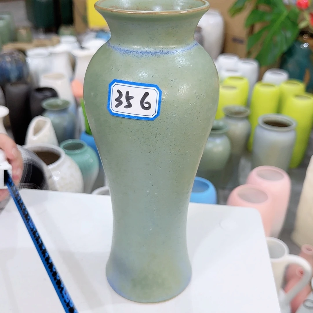 356号陶瓷高25厘米微瑕一个