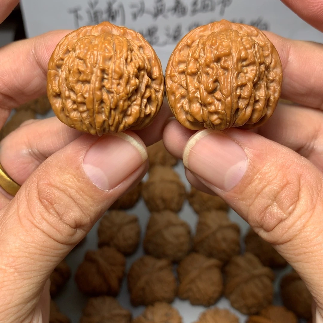 文玩核桃把件微黄放漏价
