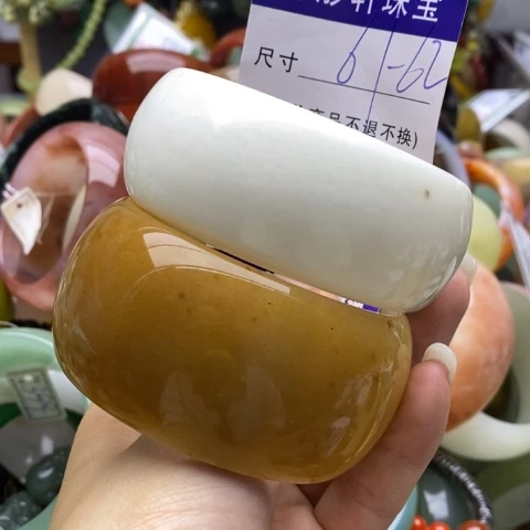 未镶嵌手镯石英质玉