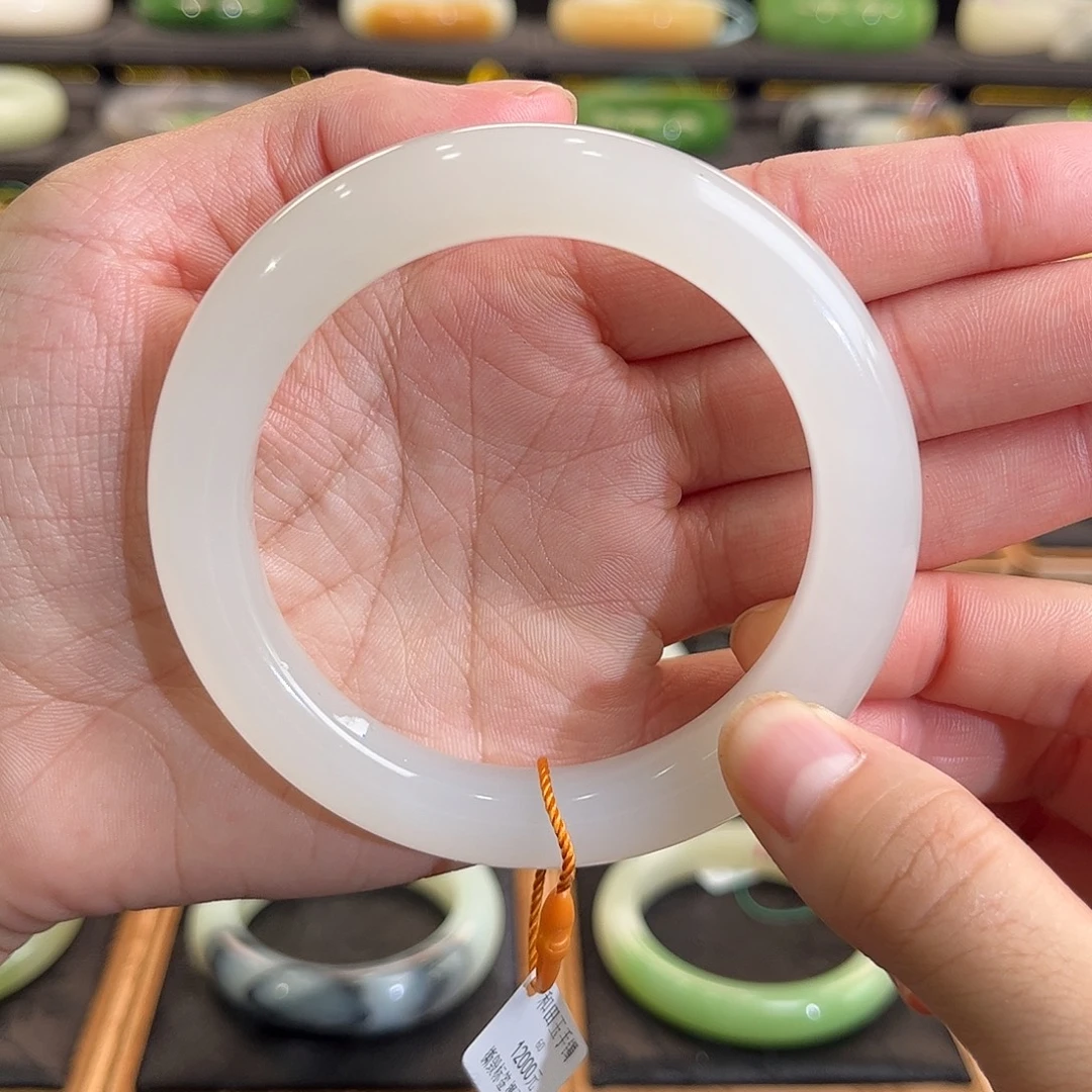 和田玉未镶嵌手镯冰白