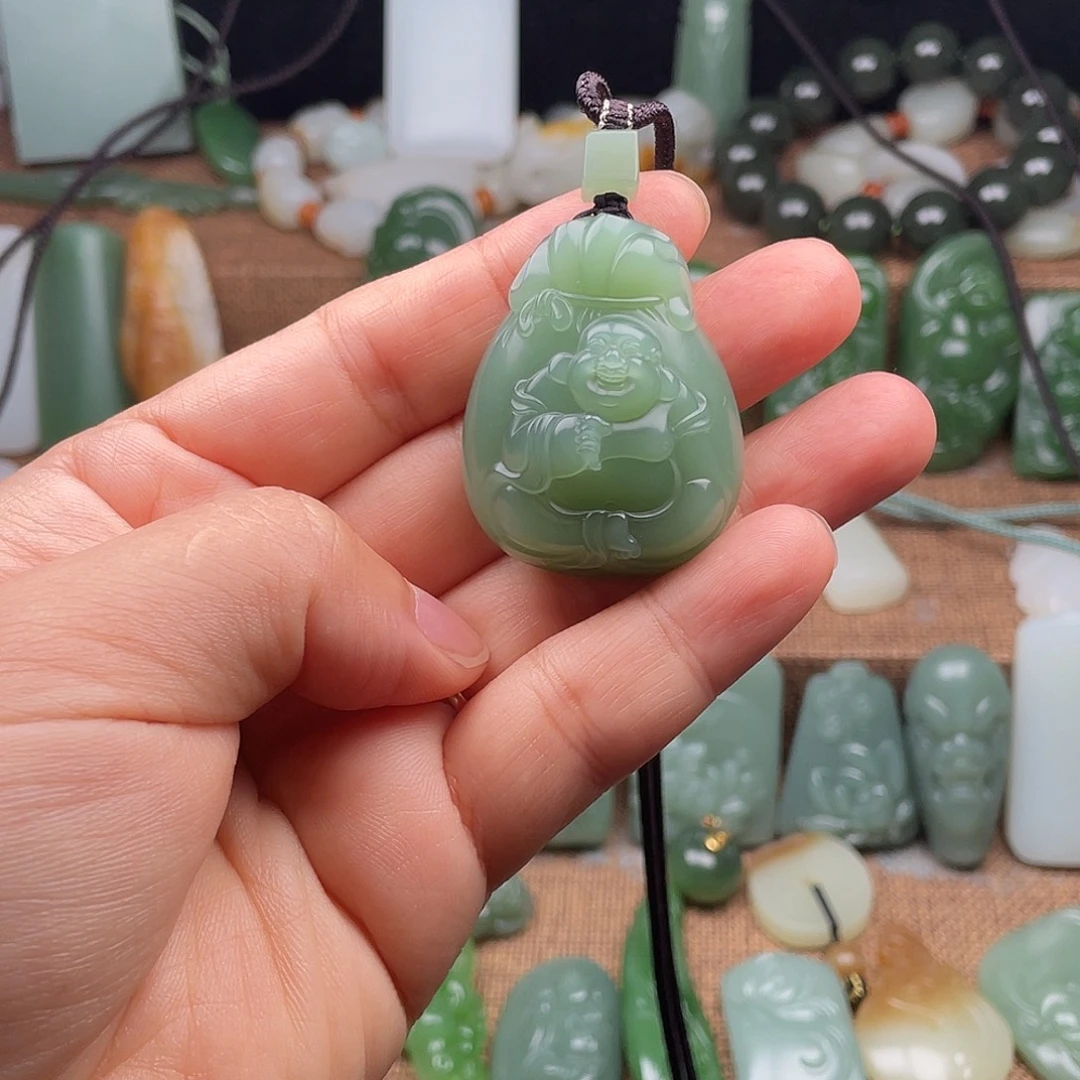 氼***乚颈饰未镶嵌和田玉（碧玉）