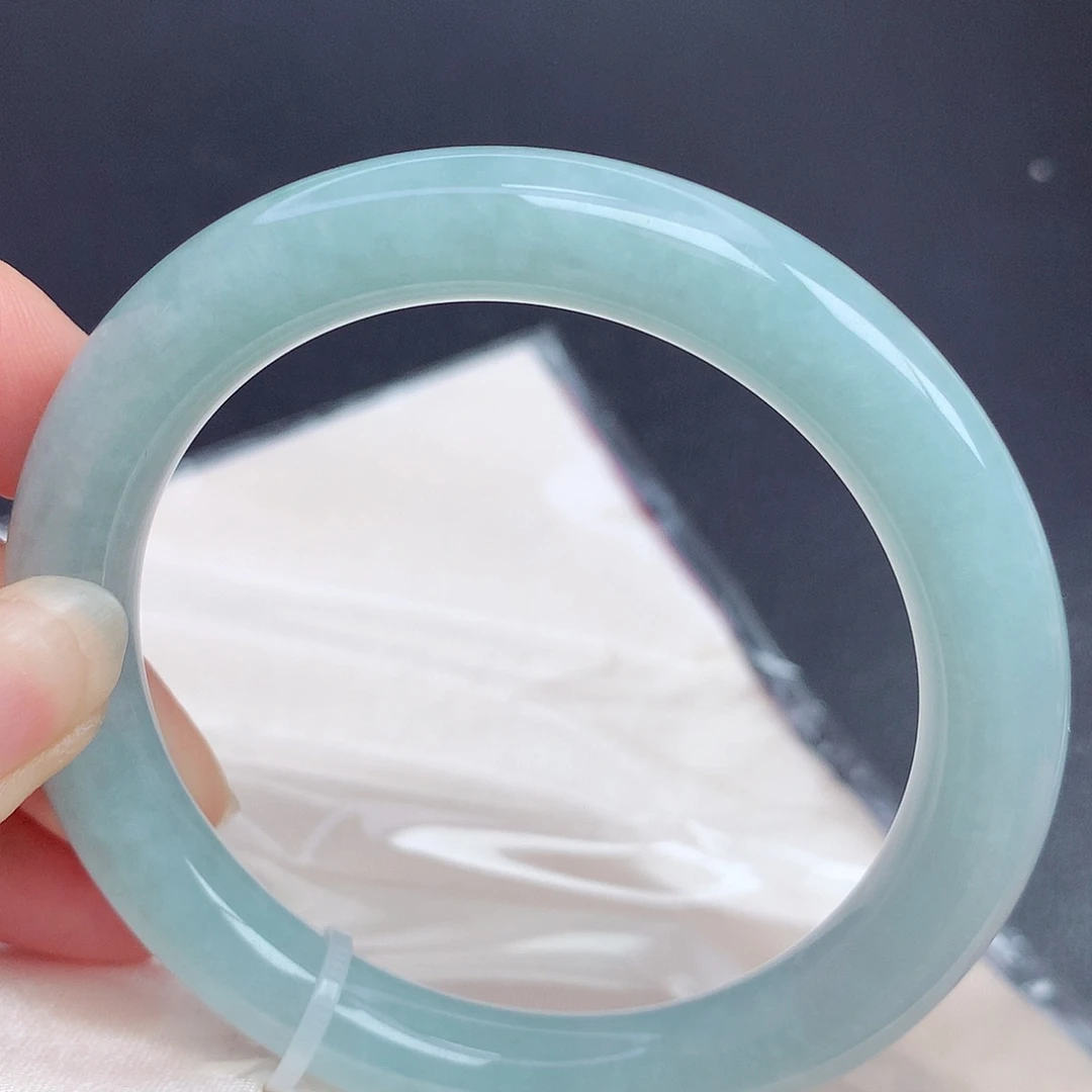 翡翠手镯（圆镯）未镶嵌56.7圈口