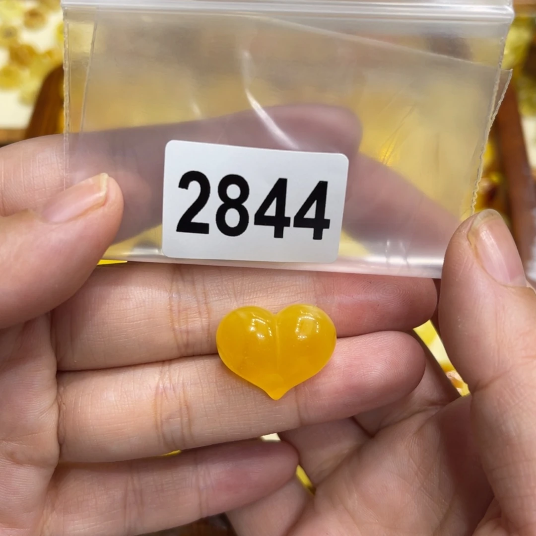 ****脑琥珀未镶嵌珠宝奇石