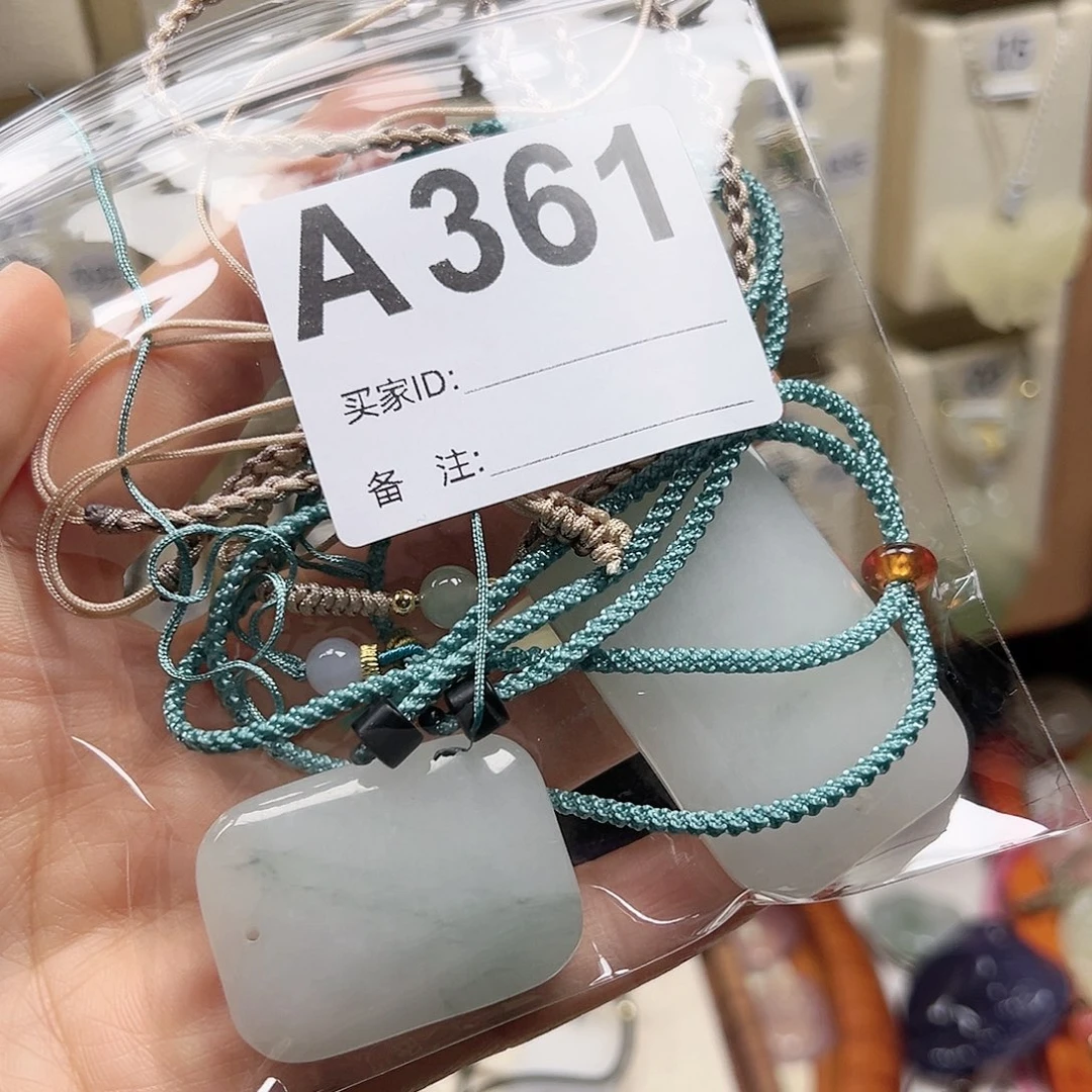 石英质玉颈饰合金三***?