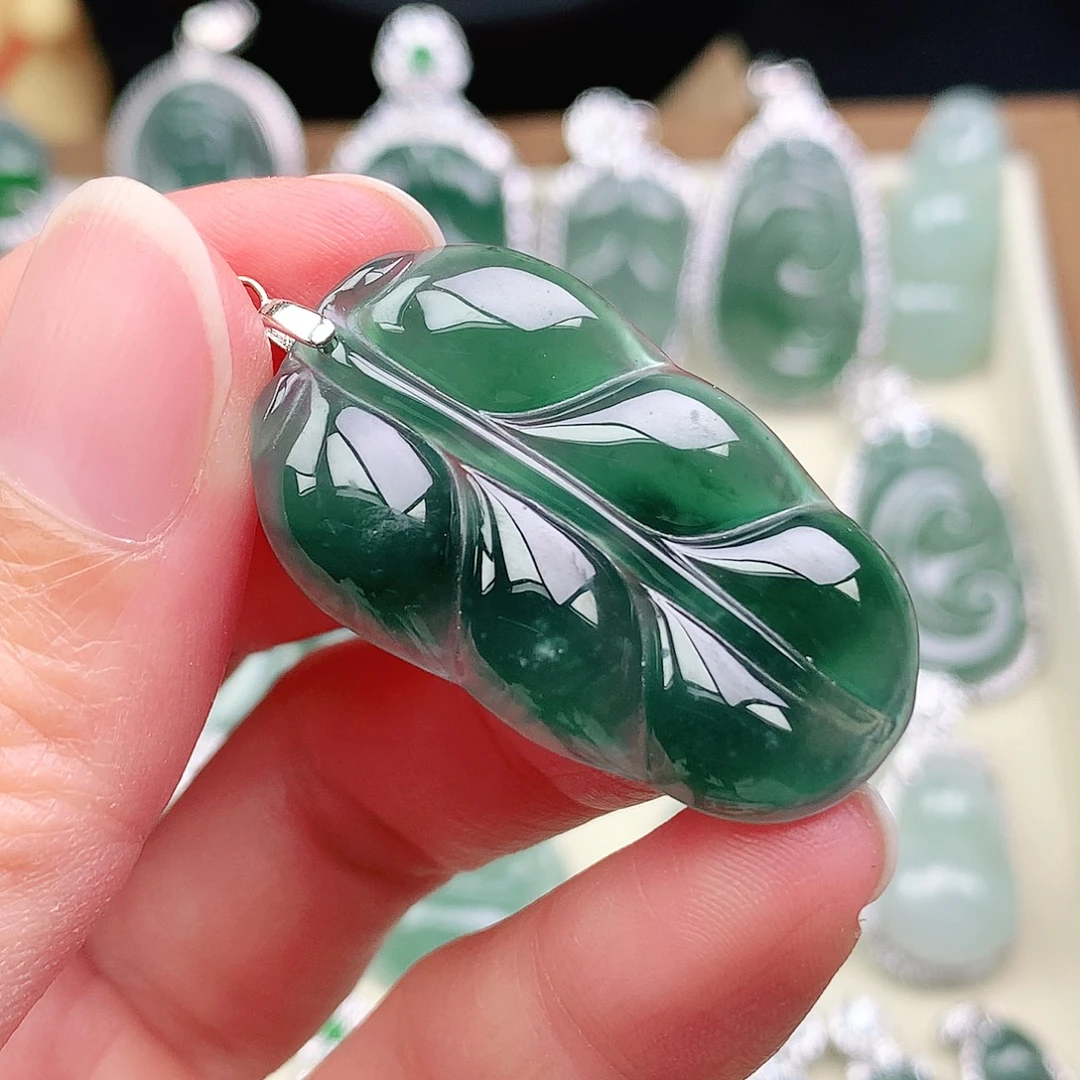 翡翠未镶嵌颈饰吊坠