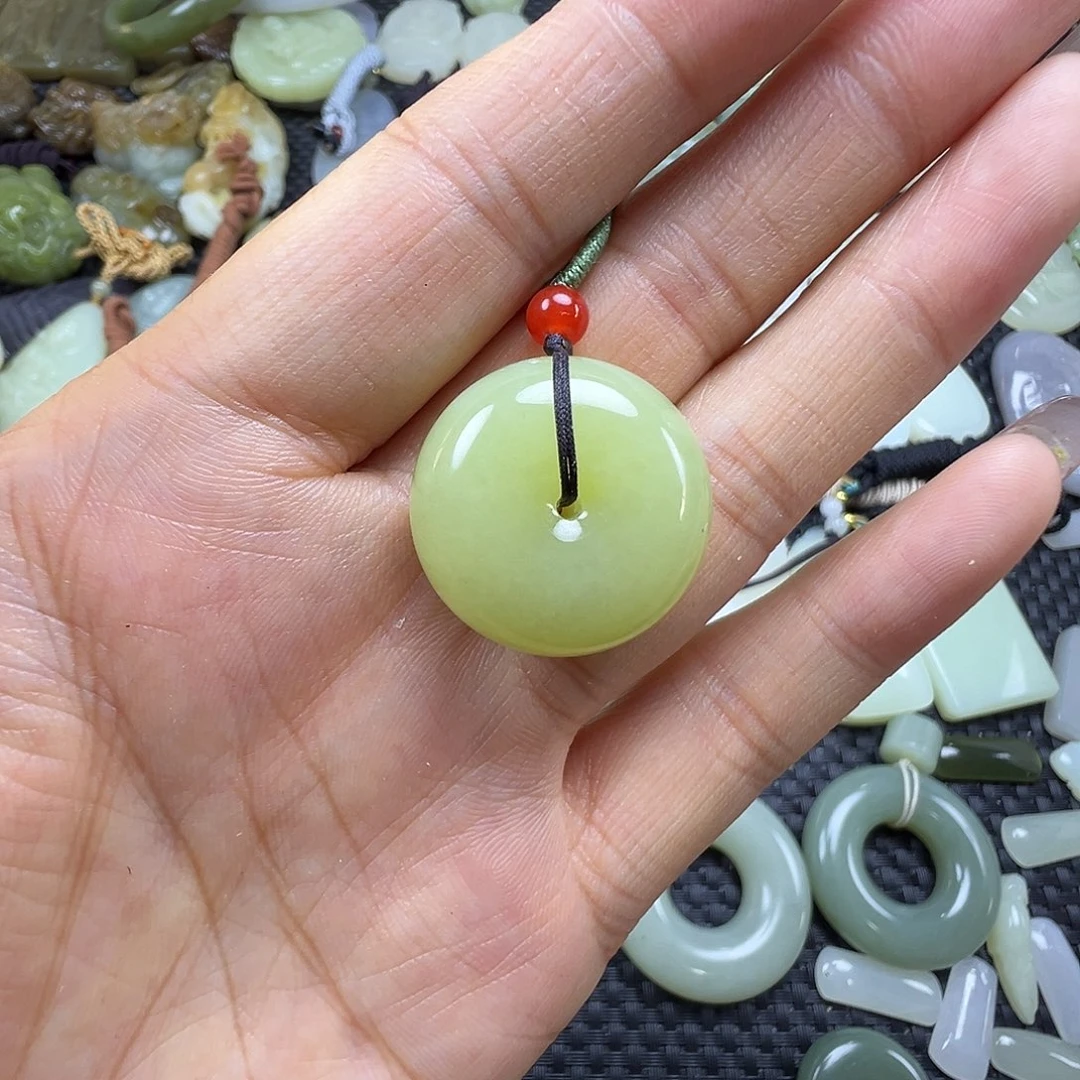 和田玉未镶嵌颈饰卡22.9