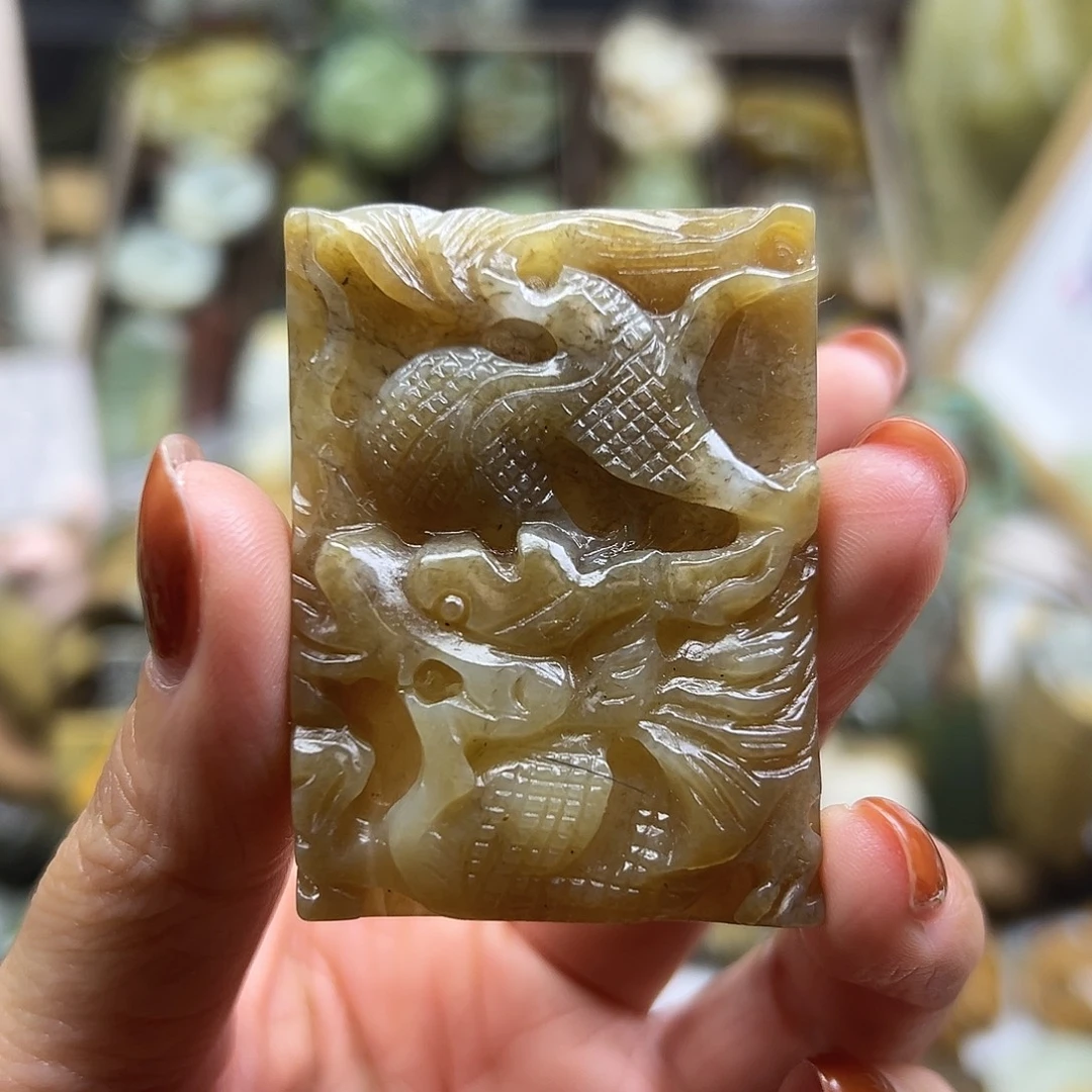 岫岩老玉（透闪石质玉）未镶嵌颈饰老玉龙牌