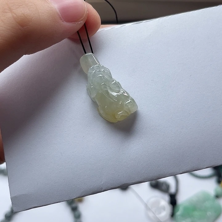 Z****翡翠未镶嵌颈饰A货翡翠