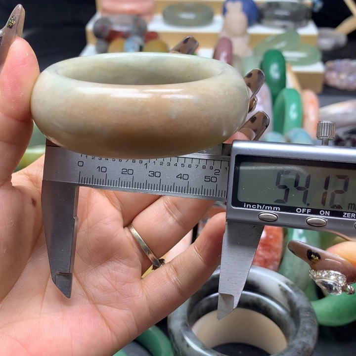 未镶嵌手镯石英质玉