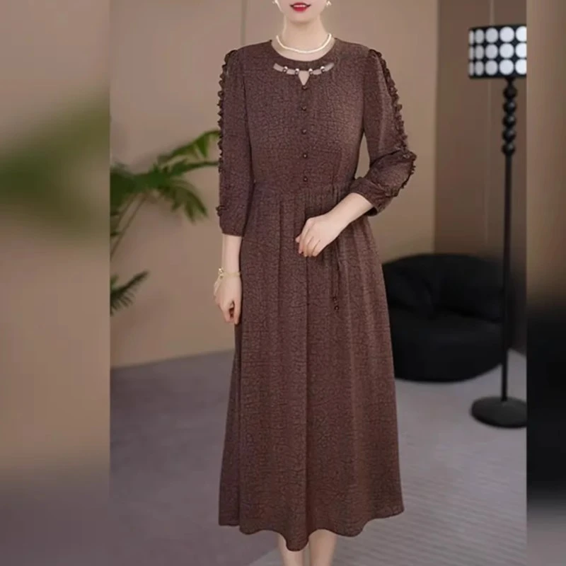 臻美姐姐小v领连衣裙女秋季2025新款宽松遮肚微胖mm中长休闲a字裙