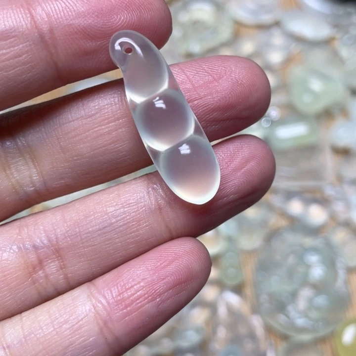 蛇纹石玉颈饰未镶嵌小*