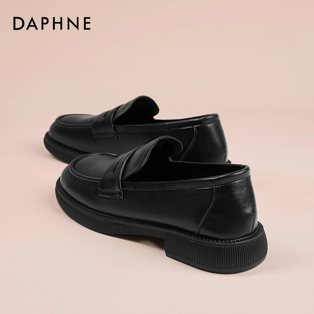 达芙妮黑色小皮鞋女2025新款春季英伦风平底通勤真皮低跟乐福单鞋