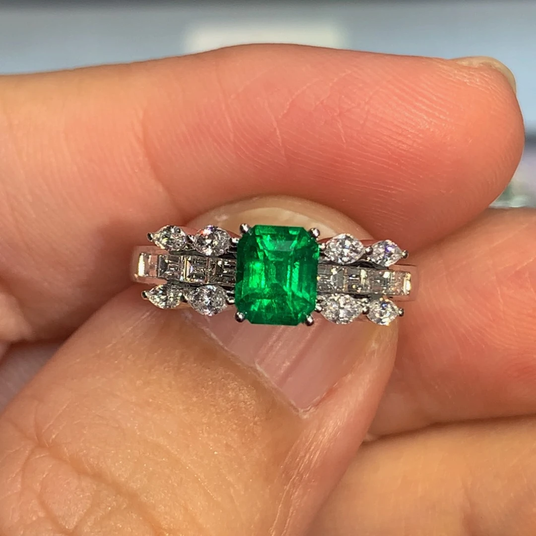 祖母绿戒指18K金镶嵌