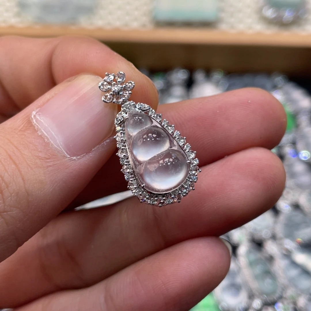 翡翠18K金镶嵌颈饰豆子