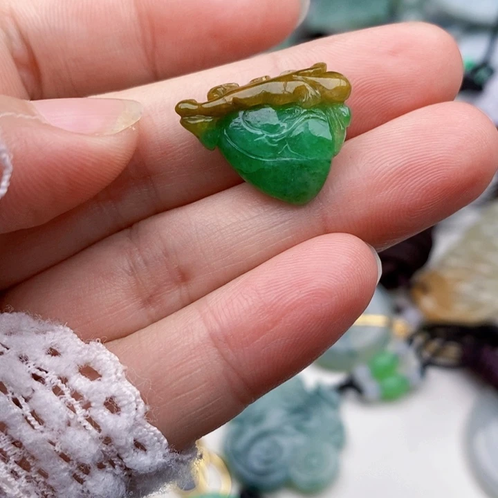 颈饰未镶嵌翡翠桃子