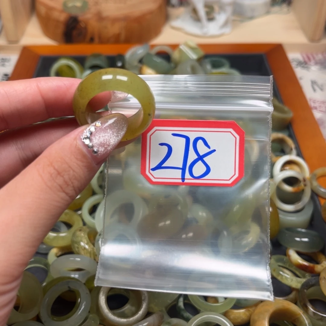 乾***静蛇纹石玉未镶嵌珠宝奇石