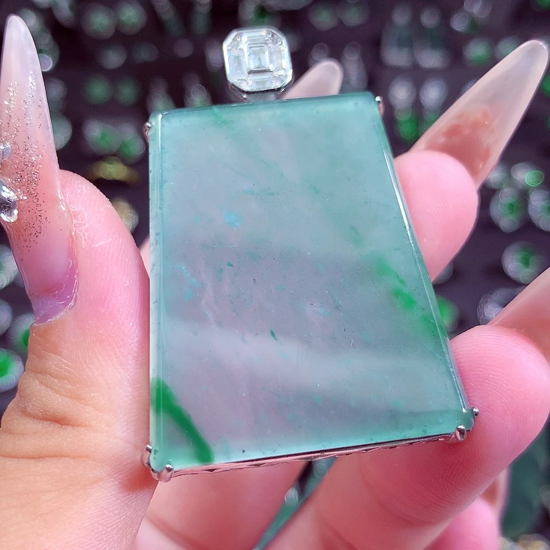 翡翠未镶嵌颈饰挂件