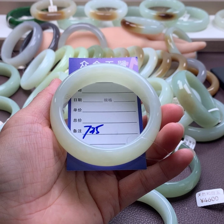 和田玉未镶嵌手镯