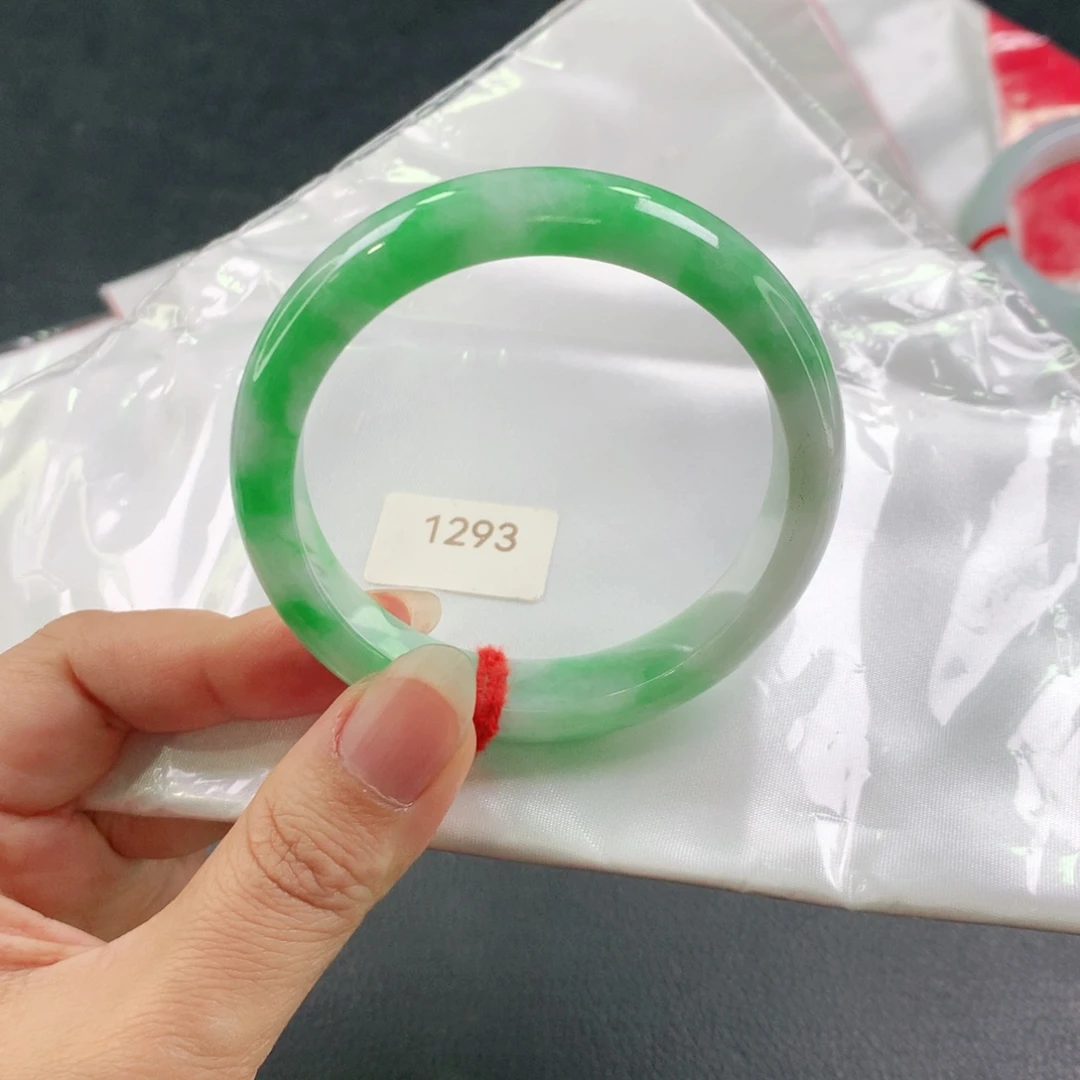 翡翠未镶嵌手镯03