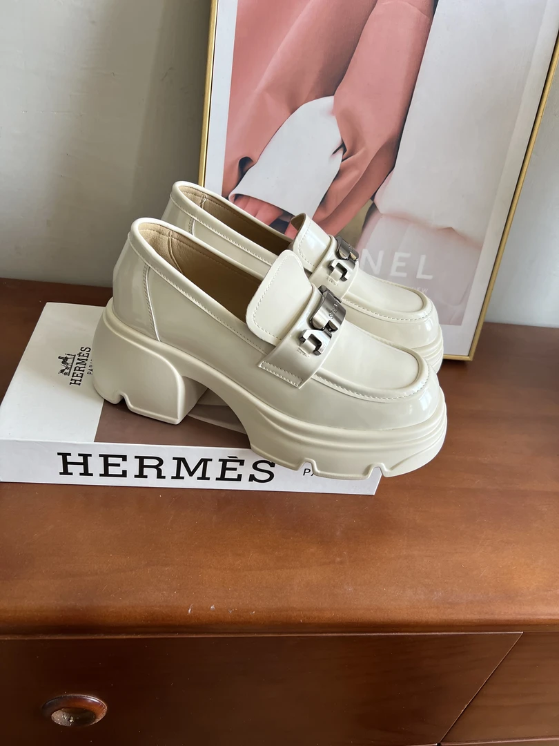 乐福鞋  米色商场款真皮女鞋休闲鞋2993