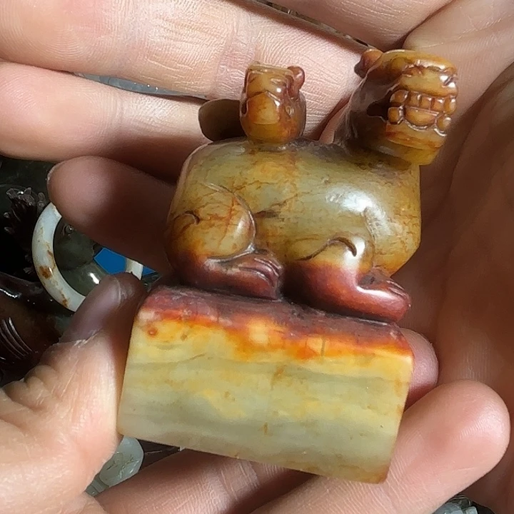 和田玉未镶嵌把件