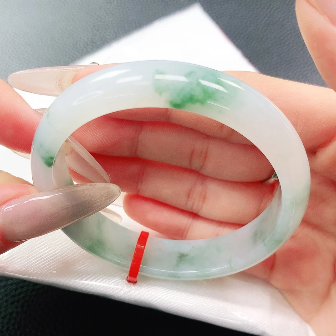 翡翠手镯未镶嵌53圈