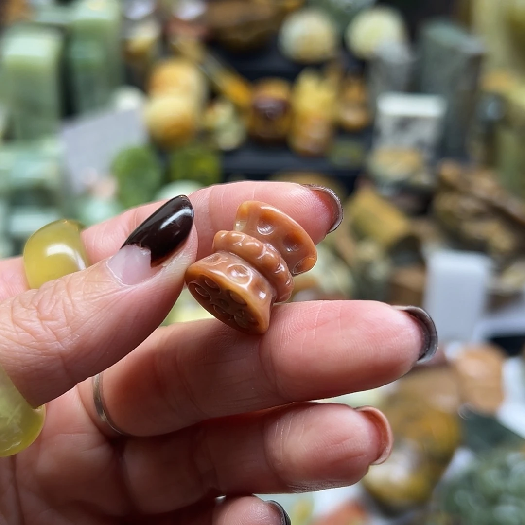 时***间岫玉未镶嵌颈饰辽阳料小鼓