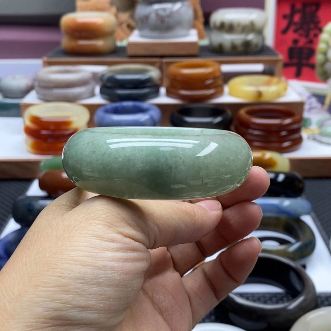 石英质玉手镯未镶嵌遇*缘