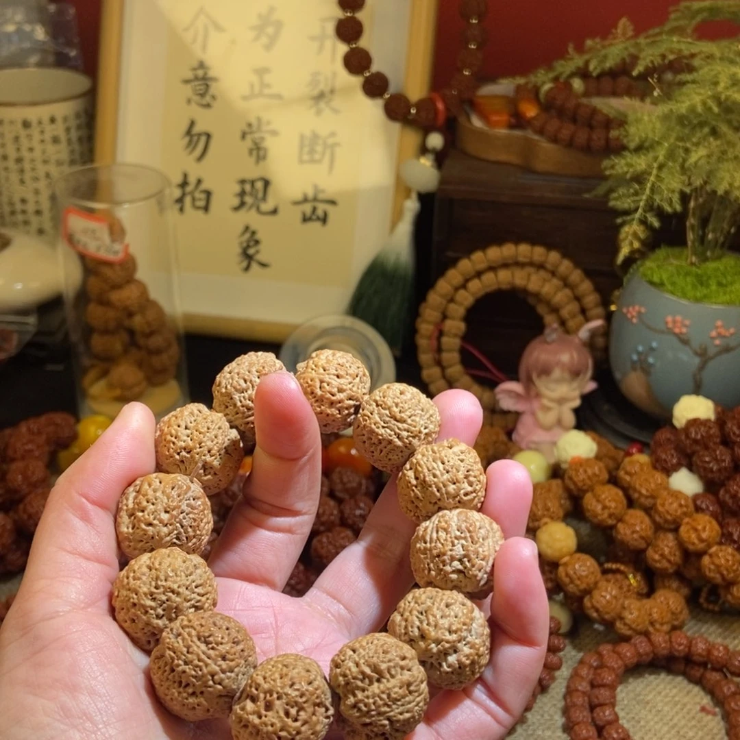 金刚菩提手串冯****）225原子菠萝