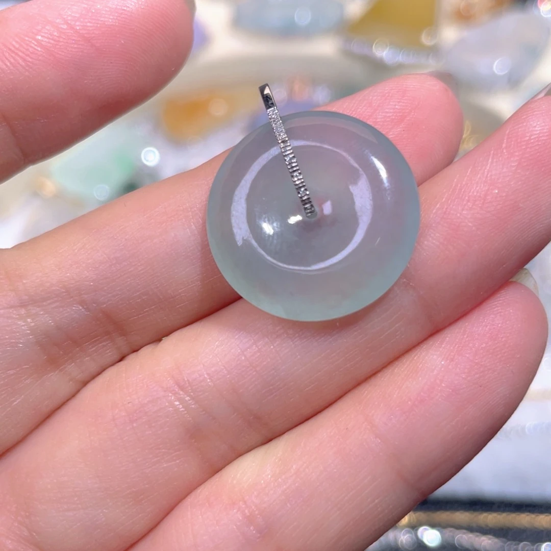 翡翠18K金镶嵌颈饰翡翠