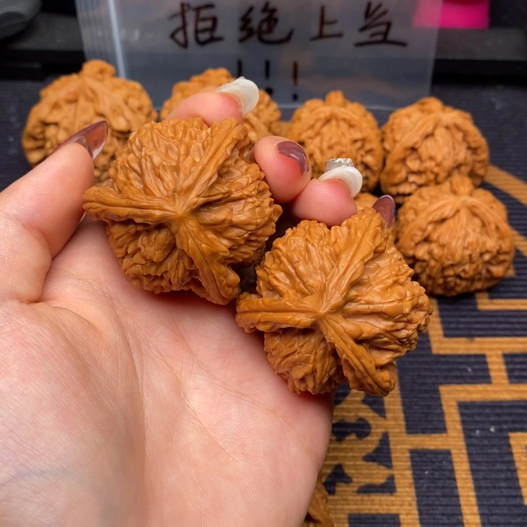 满***3文玩核桃吊坠白狮子