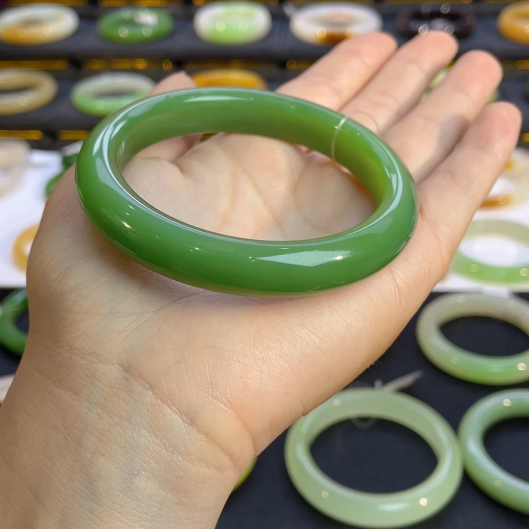 和田玉手镯未镶嵌李*子