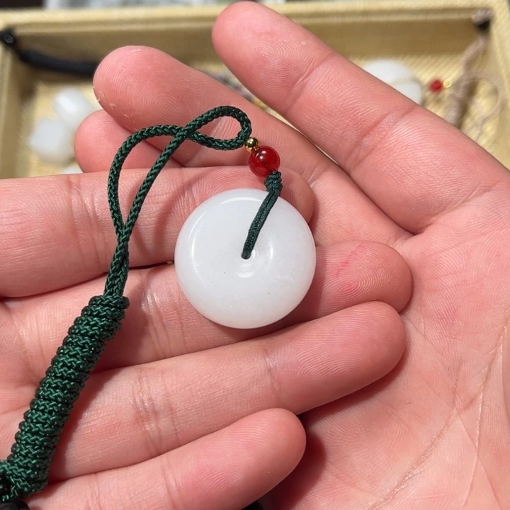 石英质玉（金丝玉）颈饰未镶嵌7*