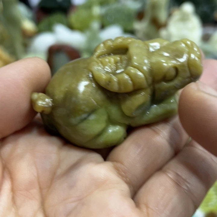 蛇纹石玉未镶嵌颈饰