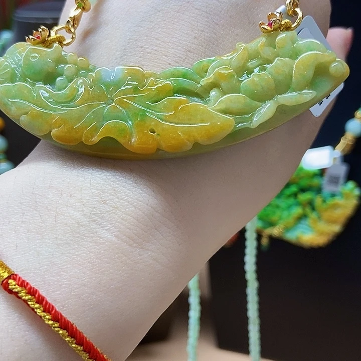 翡翠未镶嵌颈饰吊坠