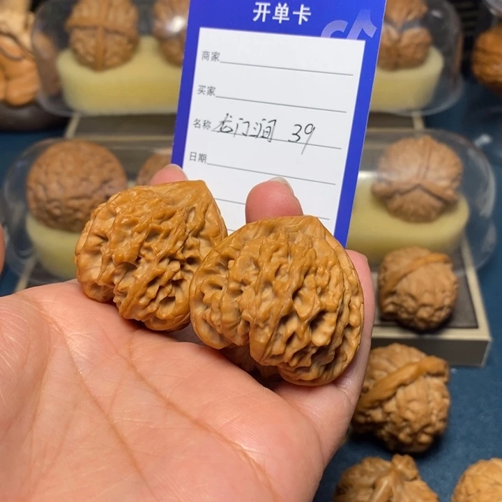 【闪购商品】文玩核桃把件嘉**龙门涧