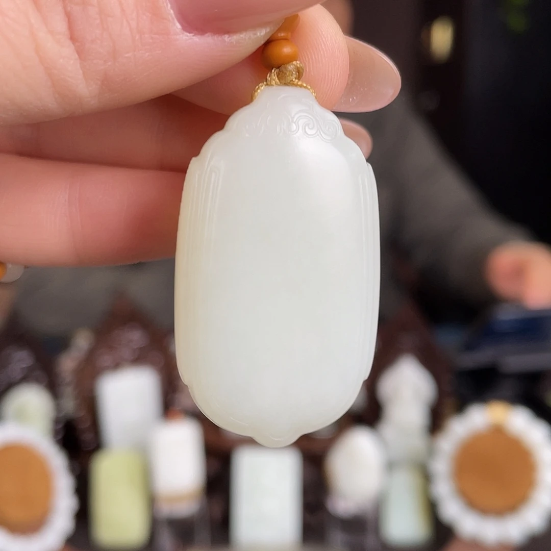 逸***往和田玉未镶嵌颈饰
