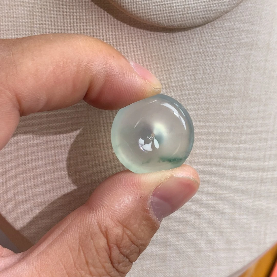 翡翠未镶嵌颈饰平安扣
