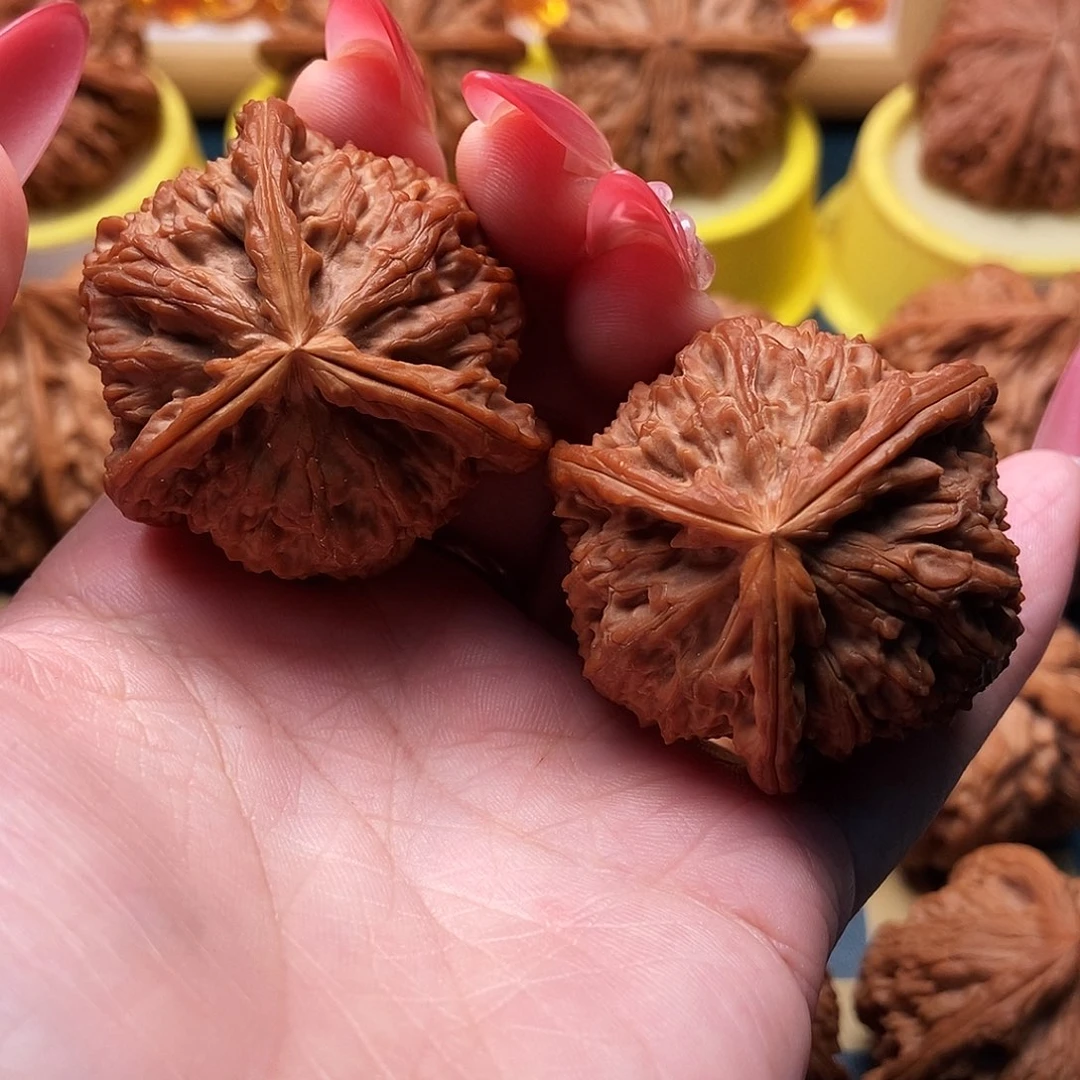 把件文玩核桃白狮子三棱 球奔 42