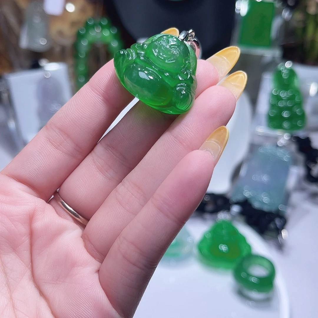 翡翠未镶嵌颈饰。。。。？後。。、