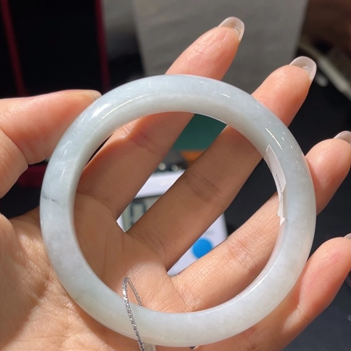 翡翠手镯未镶嵌济****期
